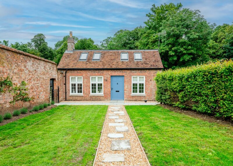 Trafalgar
Gardens
Cottages